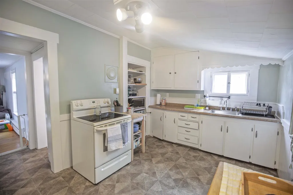 184 Mast Road Manchester NH 03102