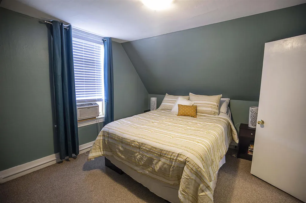 184 Mast Road Manchester NH 03102