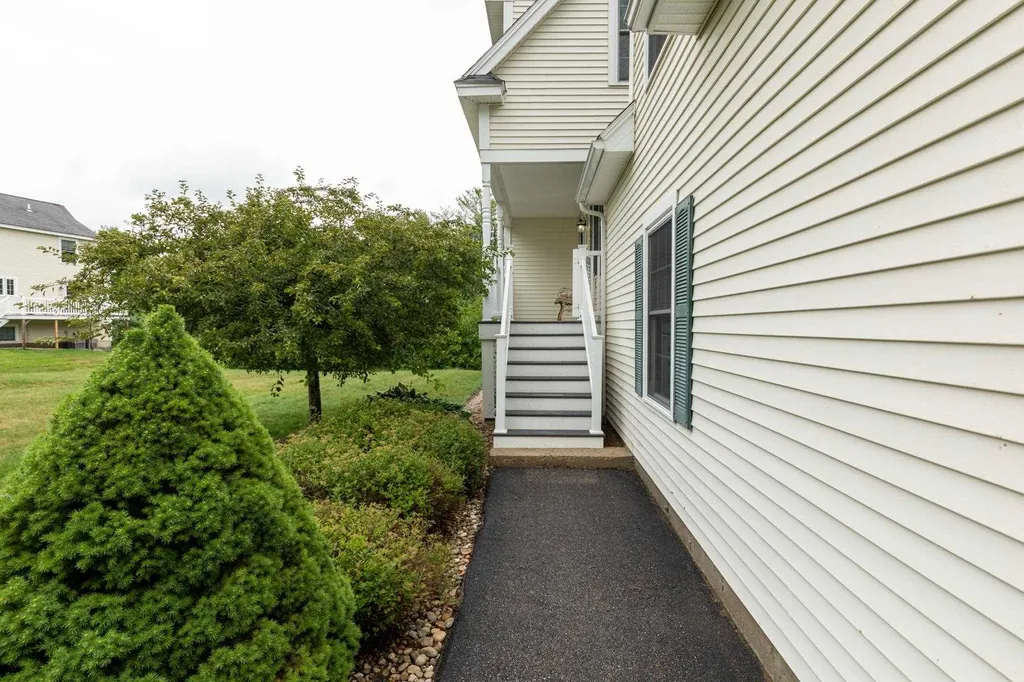 15 Trestle Way Dover NH 03820