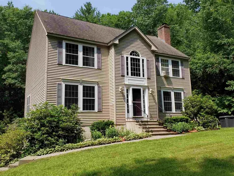 26 Stark Road Derry NH 03038