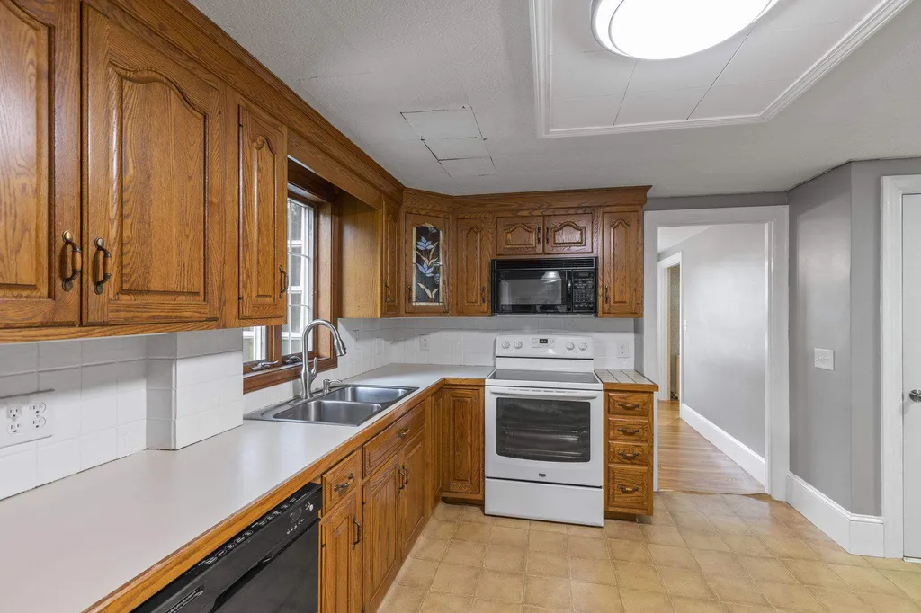 6 Whitehall Road Rochester NH 03867