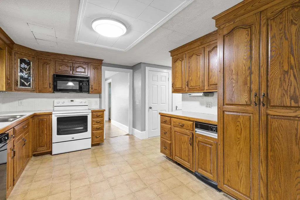6 Whitehall Road Rochester NH 03867
