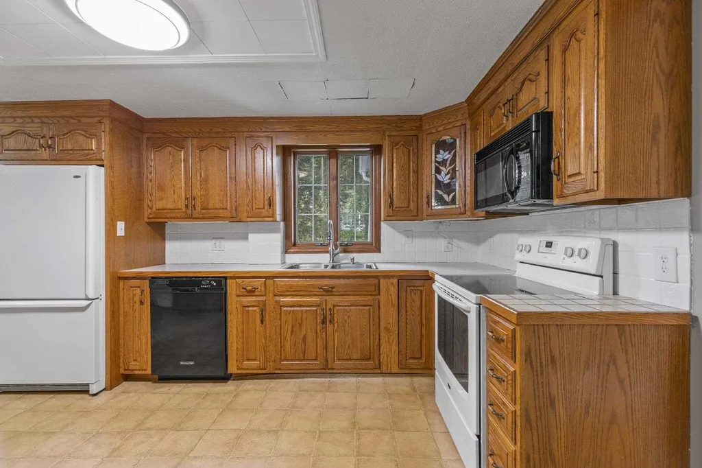 6 Whitehall Road Rochester NH 03867