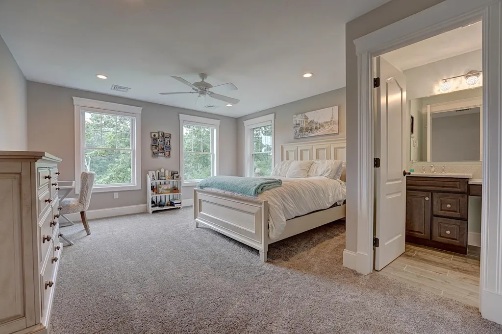 34 London Bridge Road Windham NH 03087