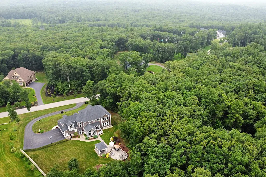 34 London Bridge Road Windham NH 03087