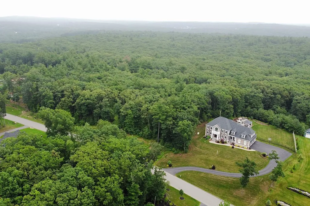 34 London Bridge Road Windham NH 03087