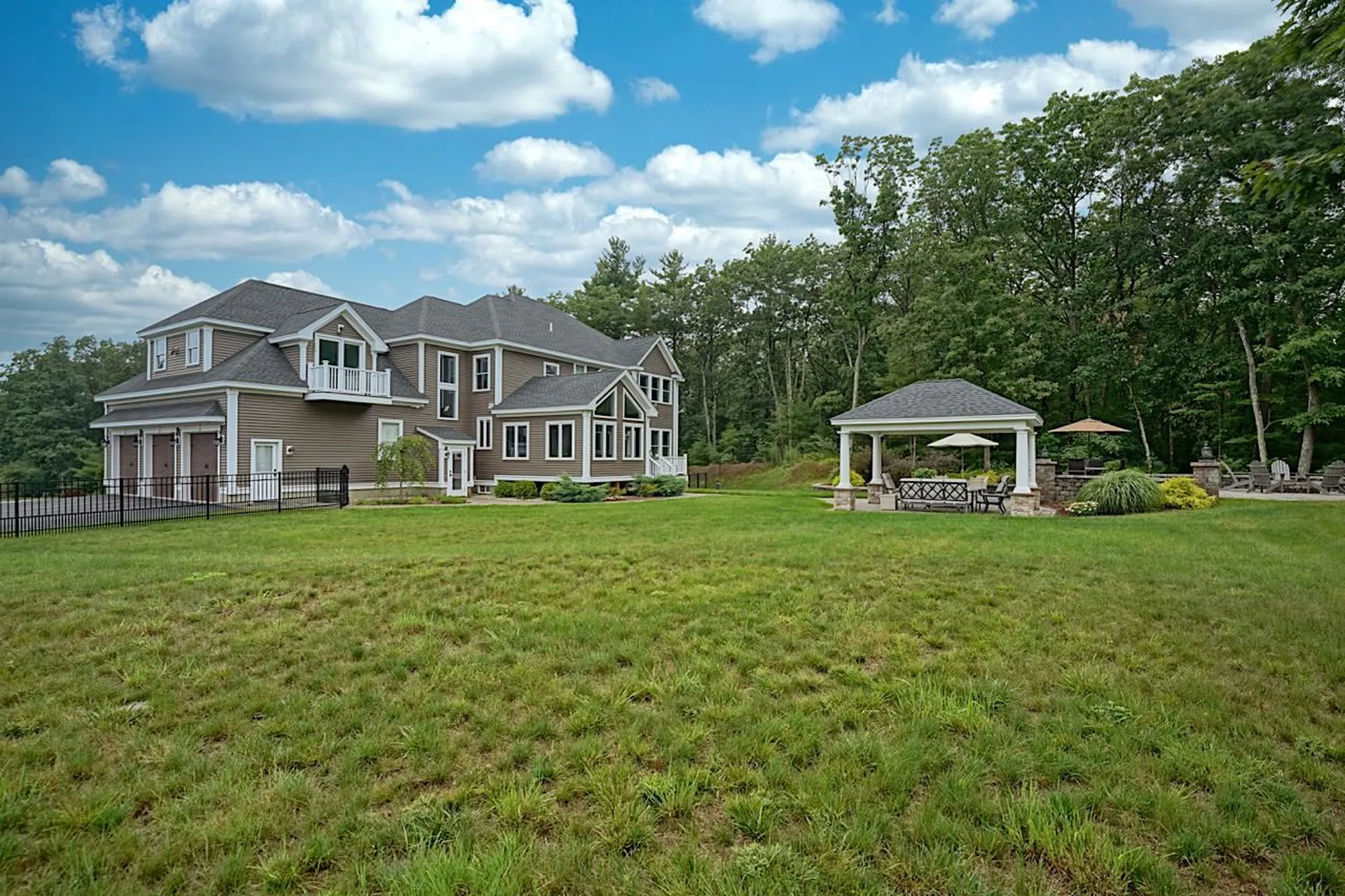 34 London Bridge Road Windham NH 03087
