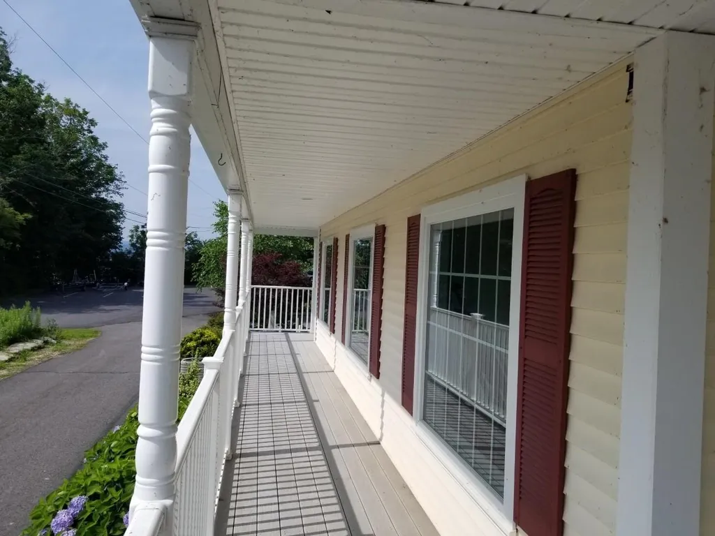 76 North Main Street Wolfeboro NH 03894