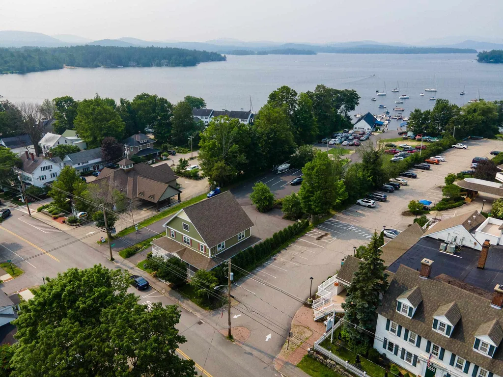 76 North Main Street Wolfeboro NH 03894