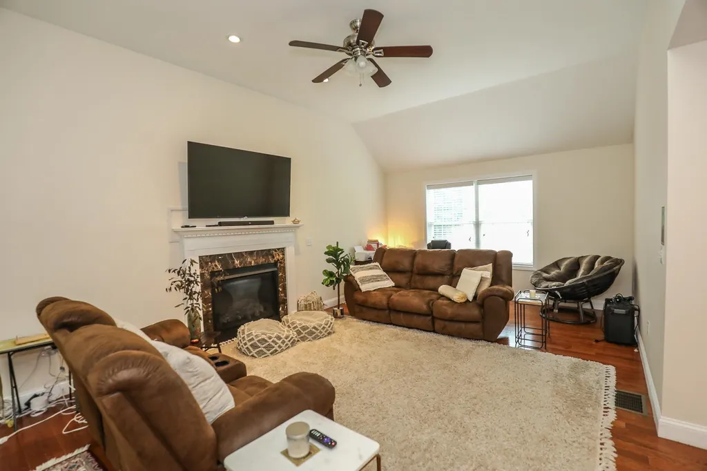 192 Litchfield Road Londonderry NH 03053