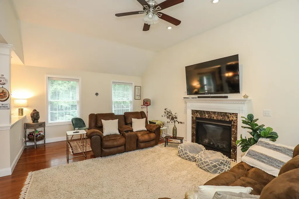 192 Litchfield Road Londonderry NH 03053