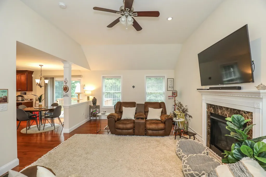 192 Litchfield Road Londonderry NH 03053