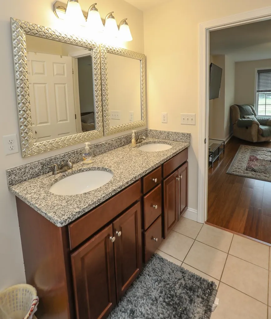 192 Litchfield Road Londonderry NH 03053