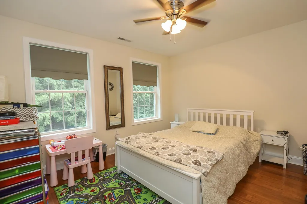 192 Litchfield Road Londonderry NH 03053