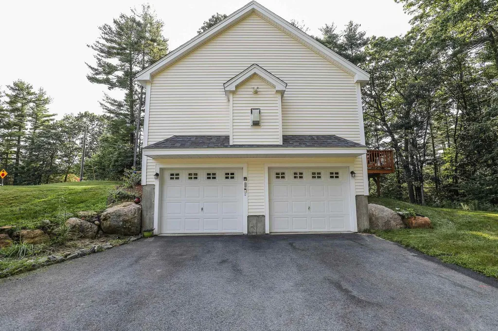 192 Litchfield Road Londonderry NH 03053