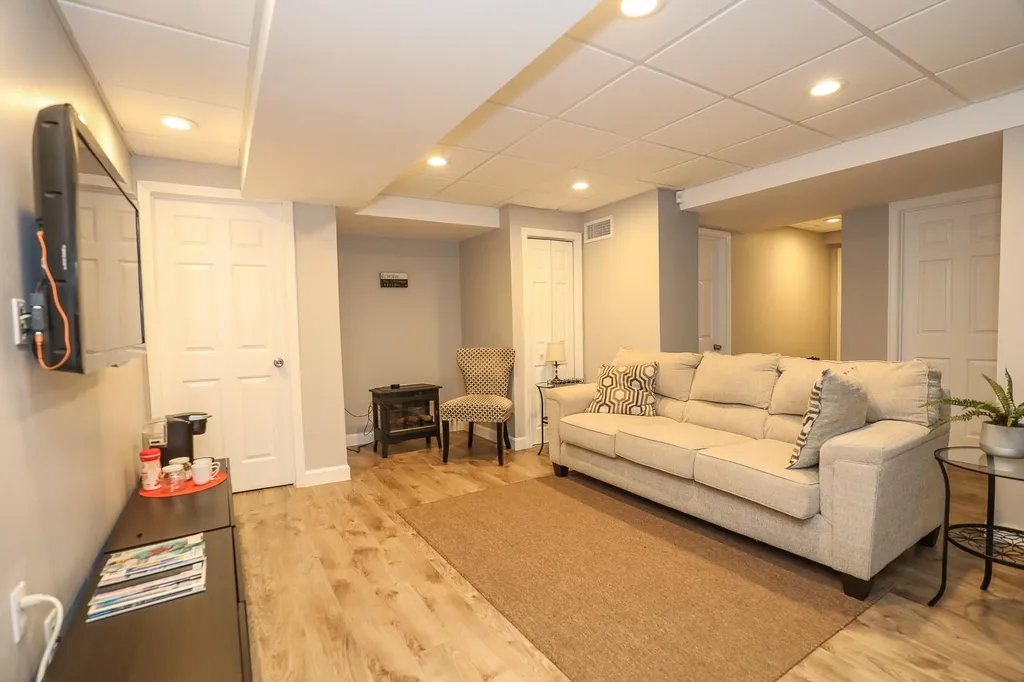 192 Litchfield Road Londonderry NH 03053