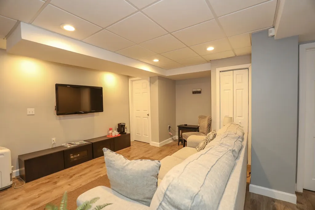192 Litchfield Road Londonderry NH 03053