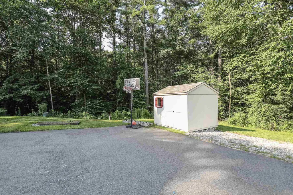 192 Litchfield Road Londonderry NH 03053
