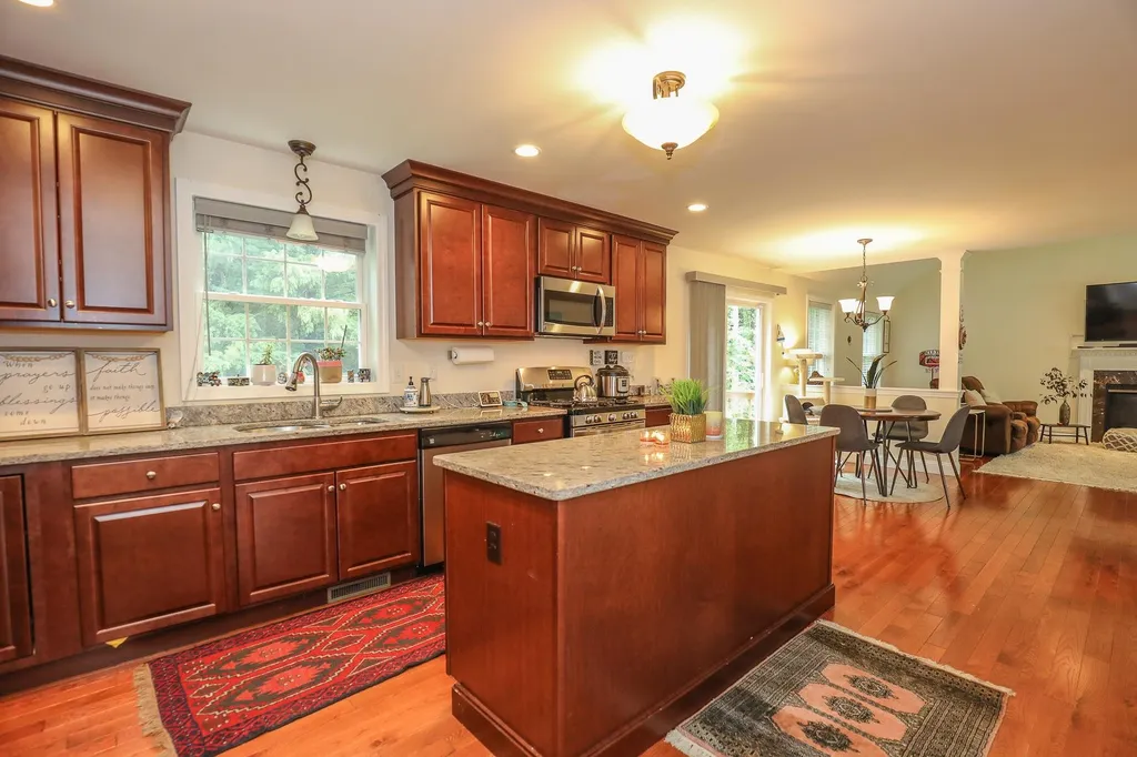 192 Litchfield Road Londonderry NH 03053