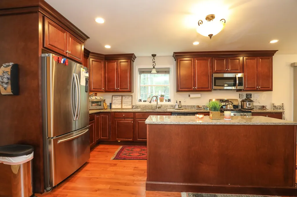 192 Litchfield Road Londonderry NH 03053