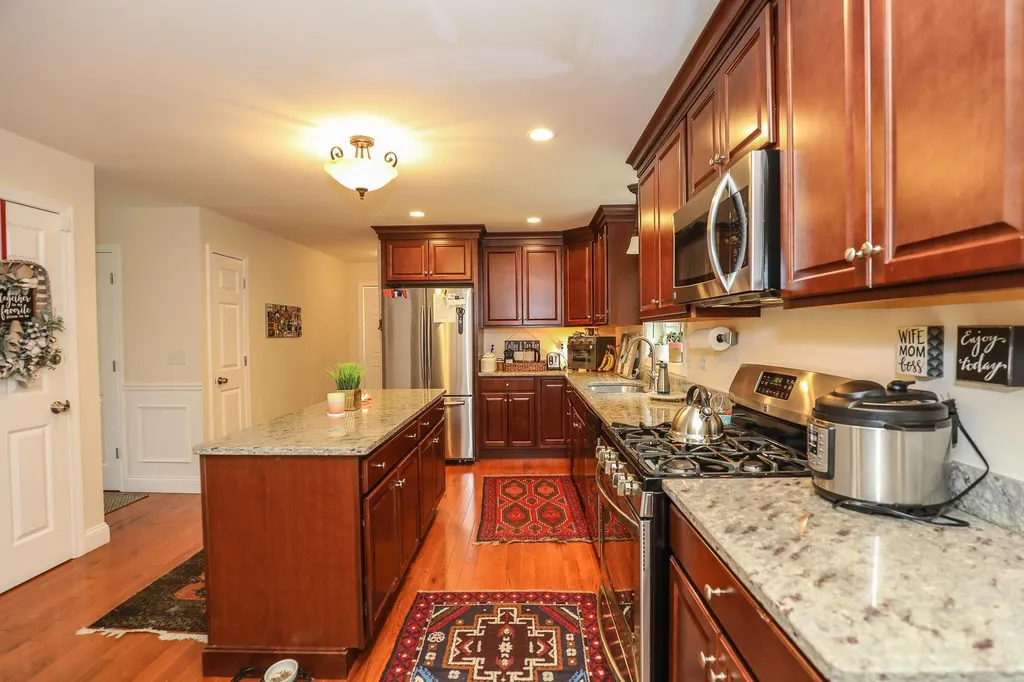192 Litchfield Road Londonderry NH 03053