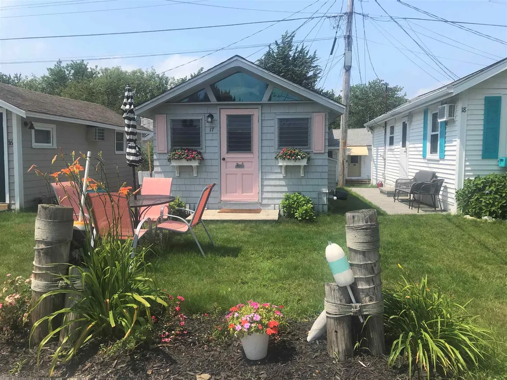 17 Smith Avenue Hampton NH 03842