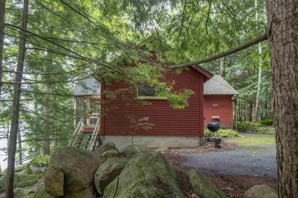 24 Boulder Lane Moultonborough NH 03254-4845