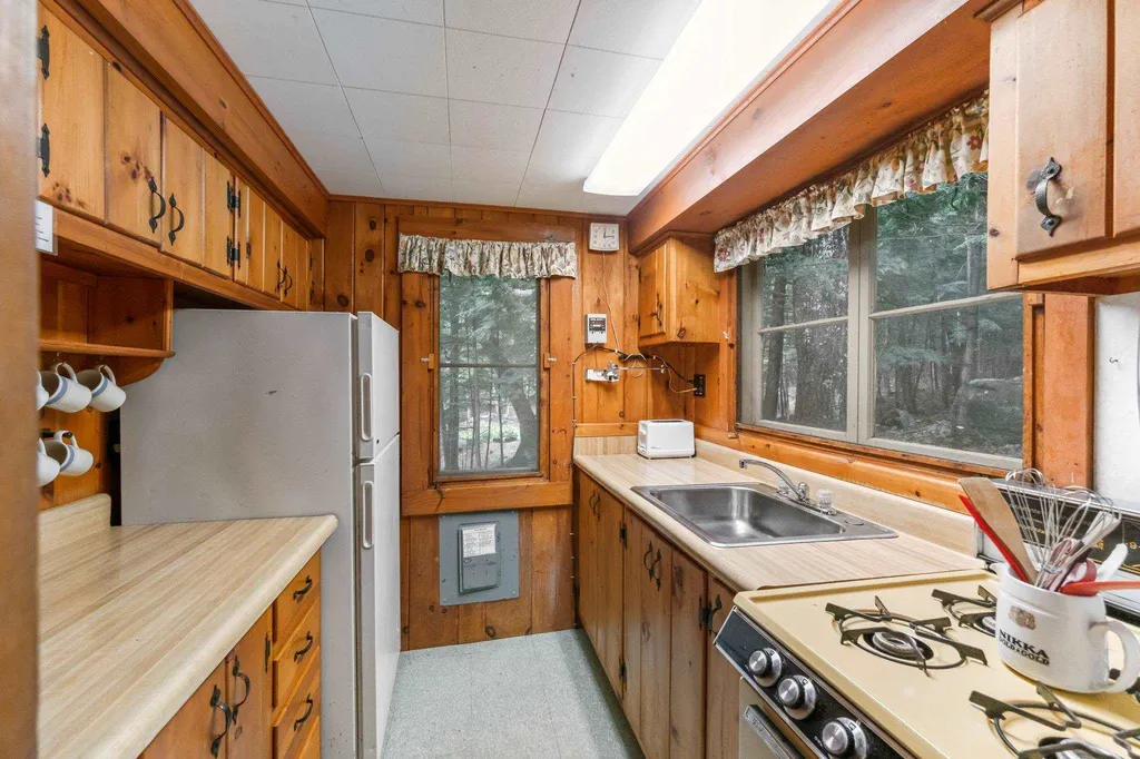 24 Boulder Lane Moultonborough NH 03254-4845