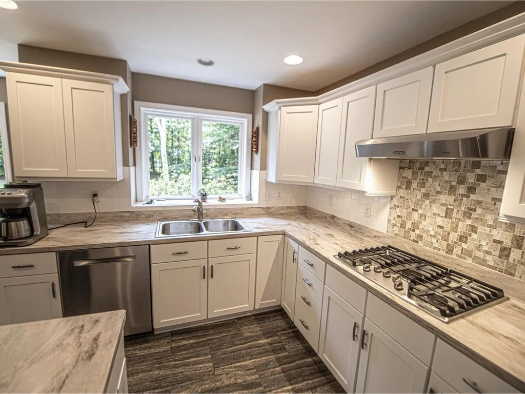 18 Lida Drive Essex VT 05452