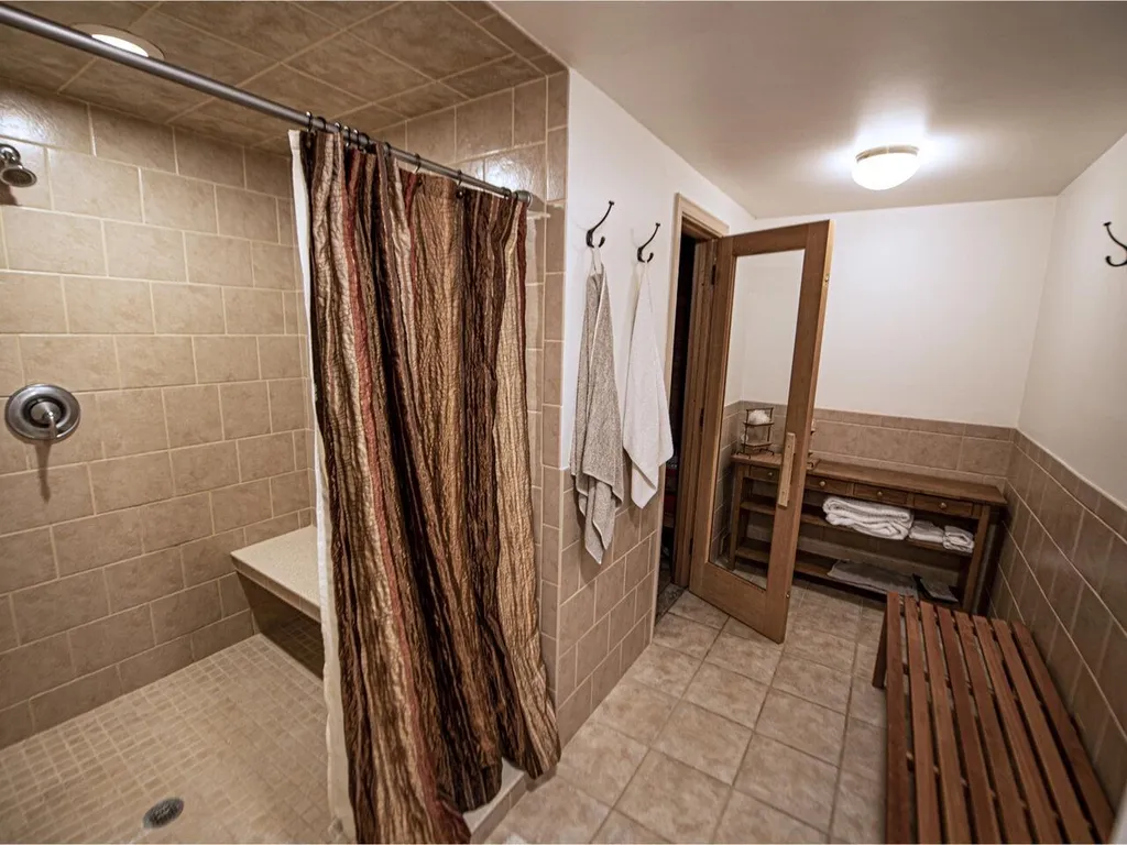 18 Lida Drive Essex VT 05452