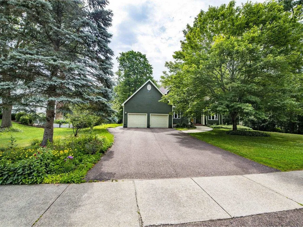 18 Lida Drive Essex VT 05452