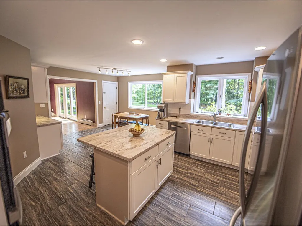 18 Lida Drive Essex VT 05452