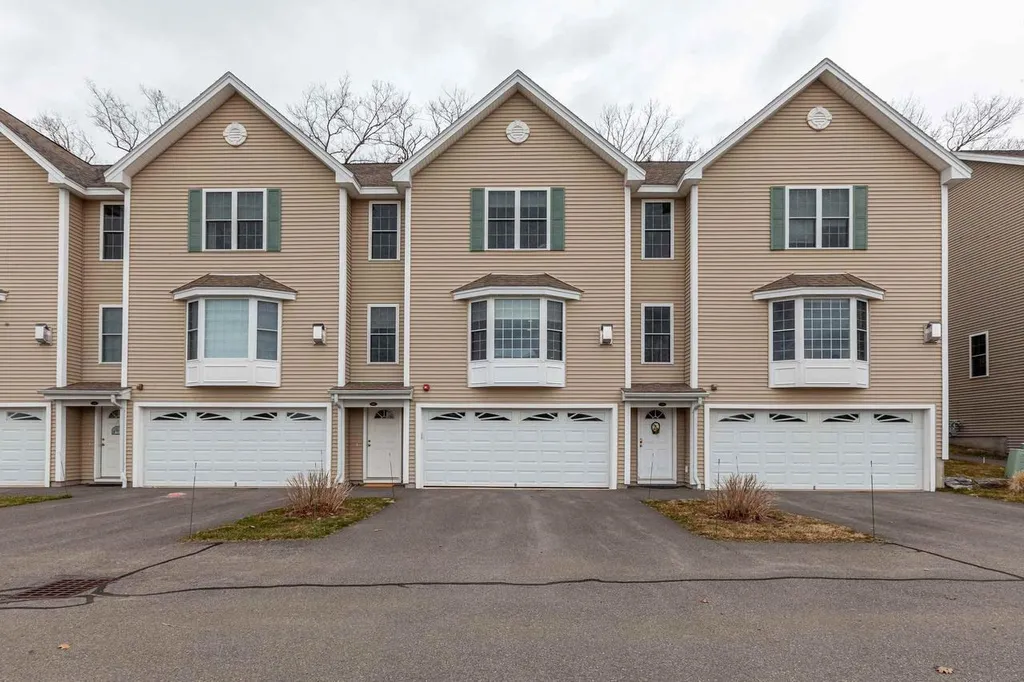 8a Aster Court Hudson NH 03051