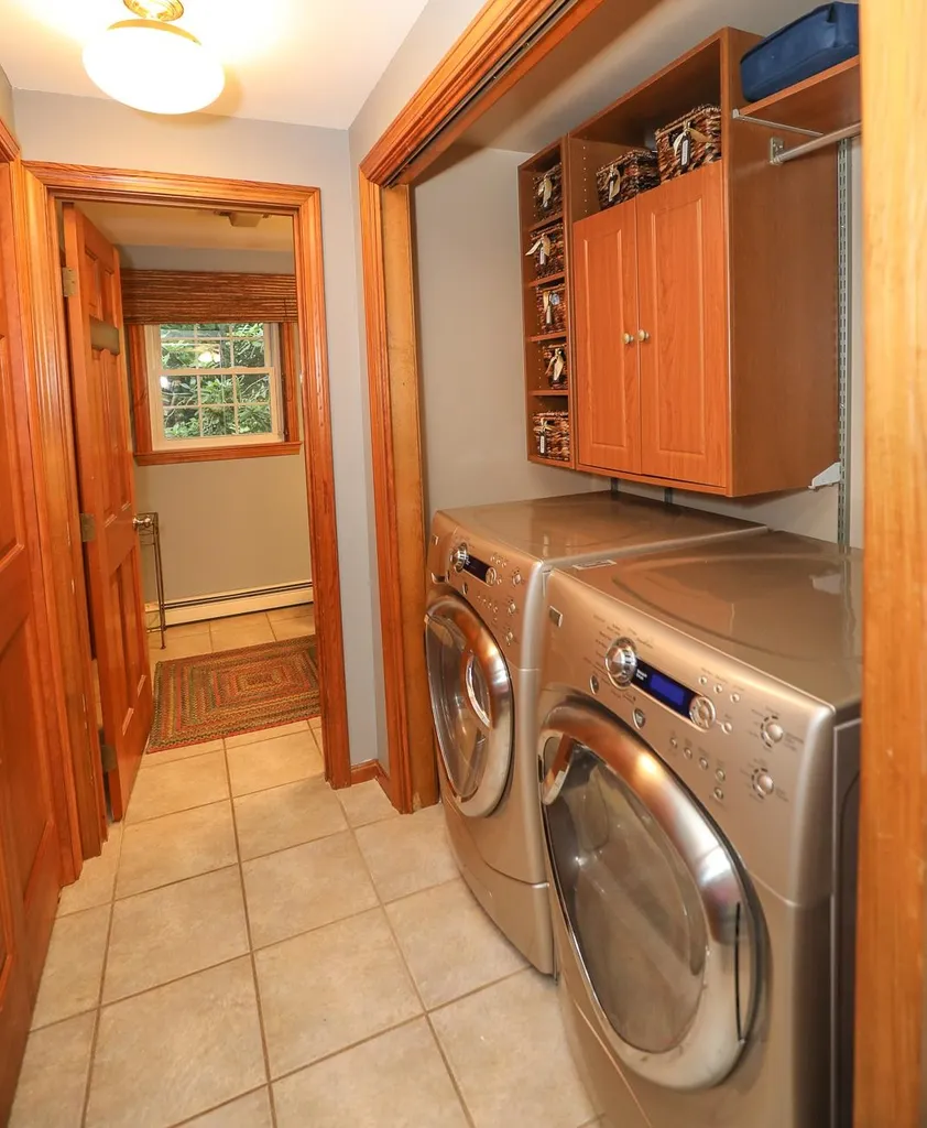 5 Fiddlers Ridge Road Londonderry NH 03053
