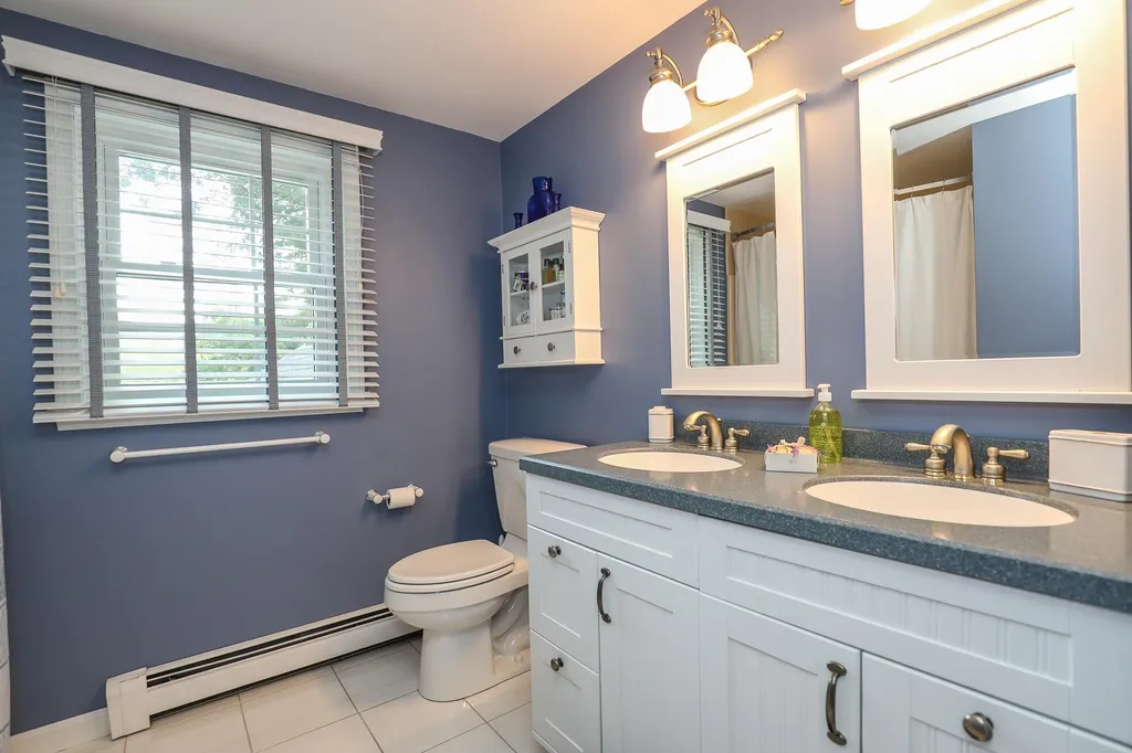 5 Fiddlers Ridge Road Londonderry NH 03053