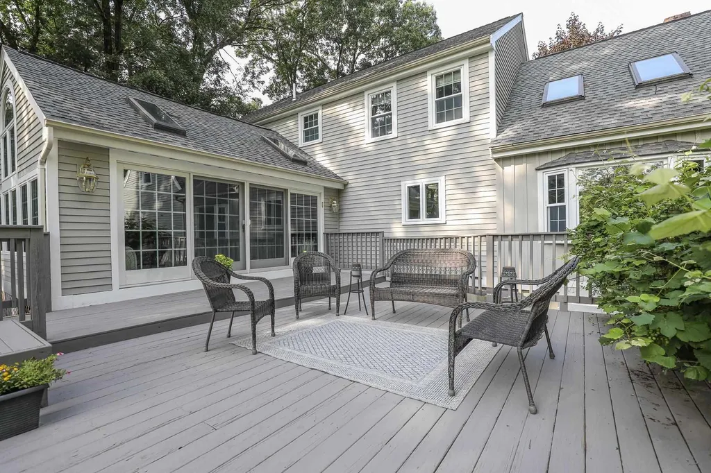 5 Fiddlers Ridge Road Londonderry NH 03053
