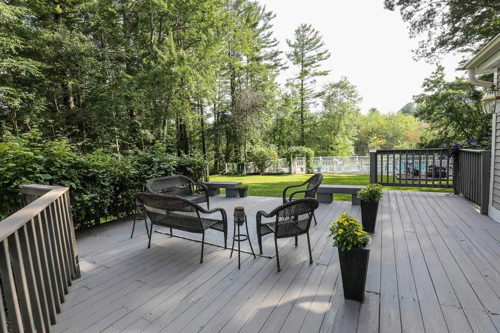 5 Fiddlers Ridge Road Londonderry NH 03053
