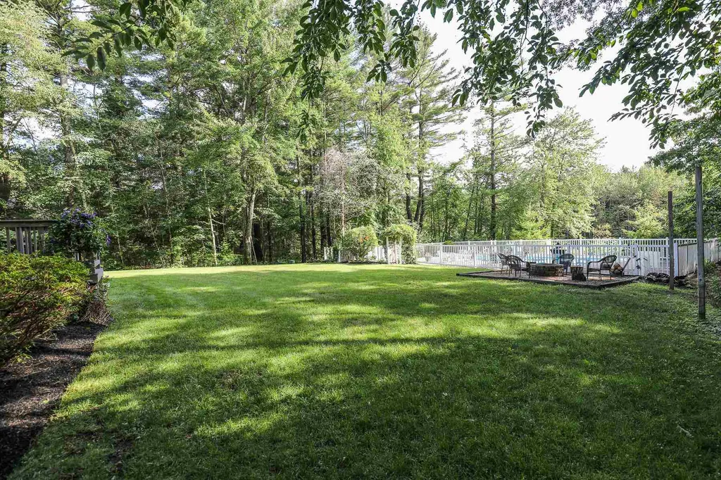 5 Fiddlers Ridge Road Londonderry NH 03053