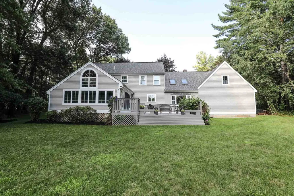 5 Fiddlers Ridge Road Londonderry NH 03053