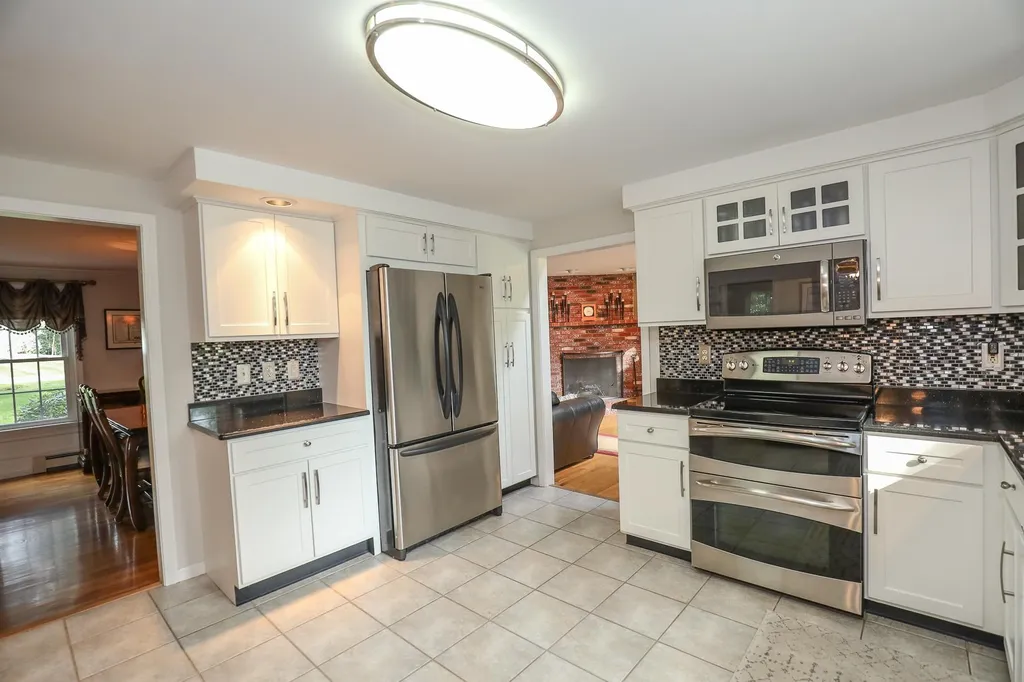 5 Fiddlers Ridge Road Londonderry NH 03053