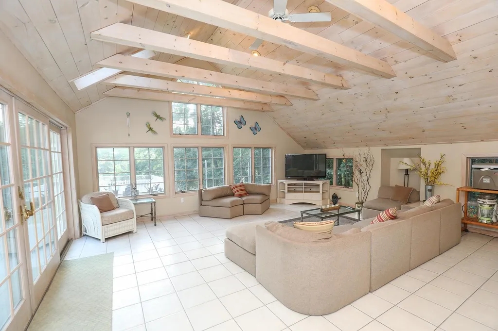 5 Fiddlers Ridge Road Londonderry NH 03053