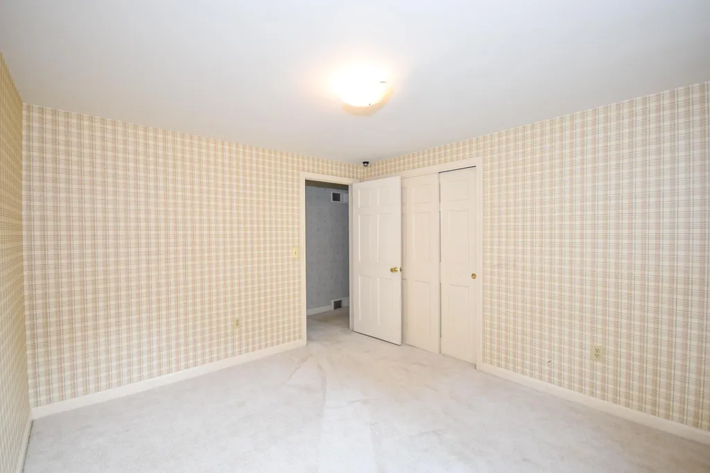 8 Hayes Lane Dover NH 03820