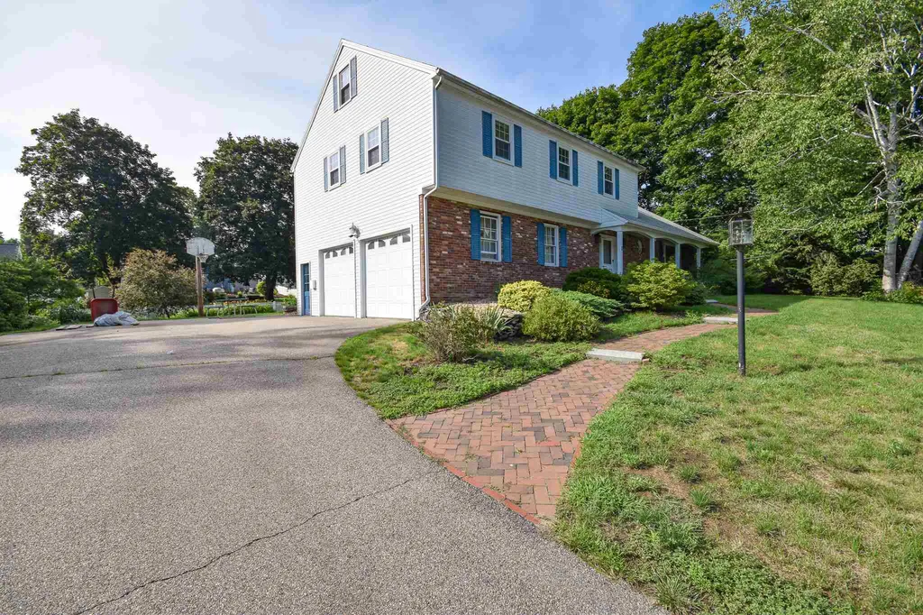 8 Hayes Lane Dover NH 03820