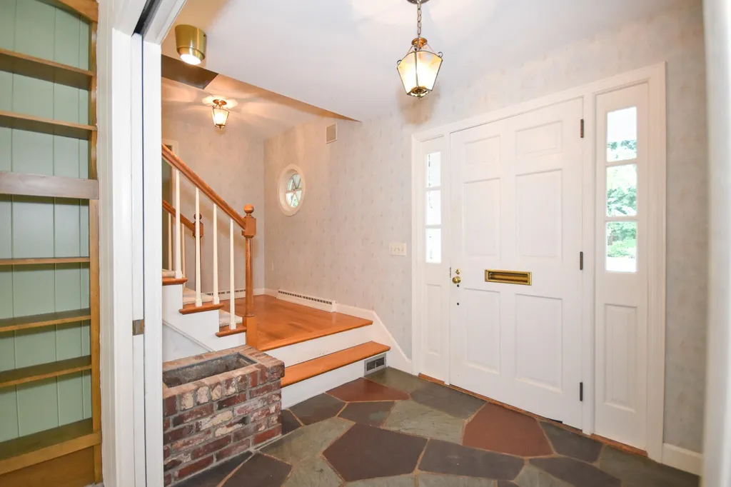 8 Hayes Lane Dover NH 03820
