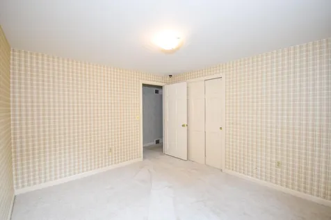8 Hayes Lane Dover NH 03820