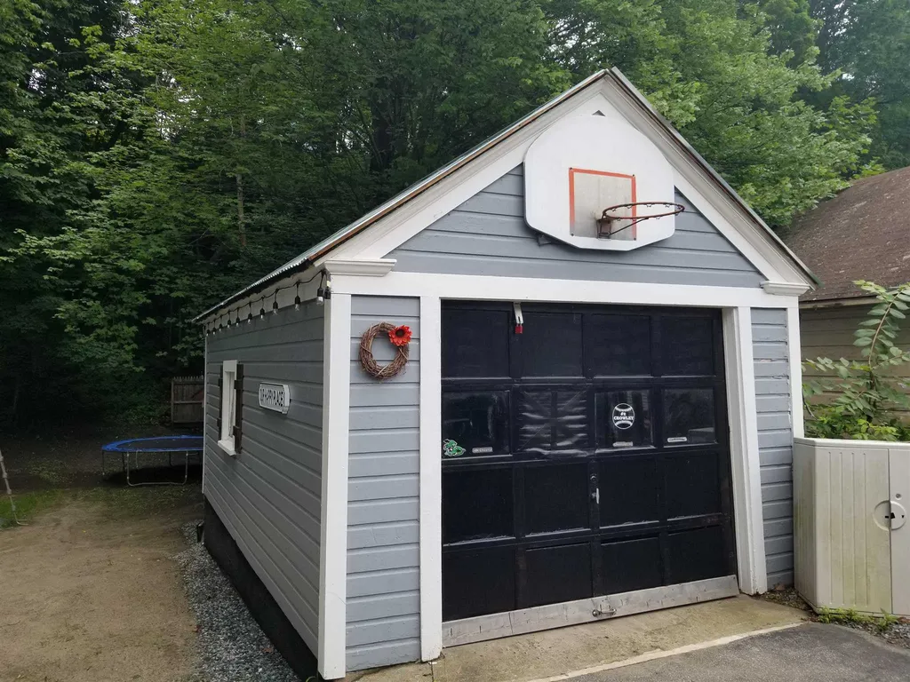 18 Bank Avenue Claremont NH 03743