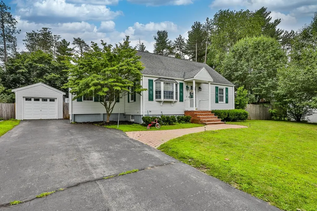 23 Maclarnon Road Salem NH 03079