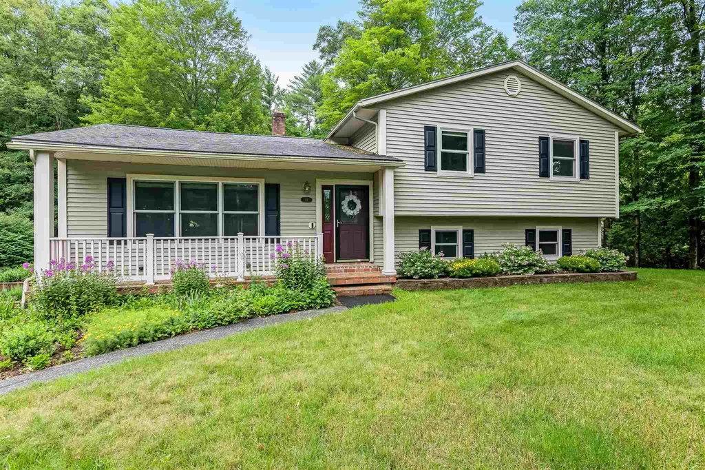 55 Logwood Circle Essex VT 05452