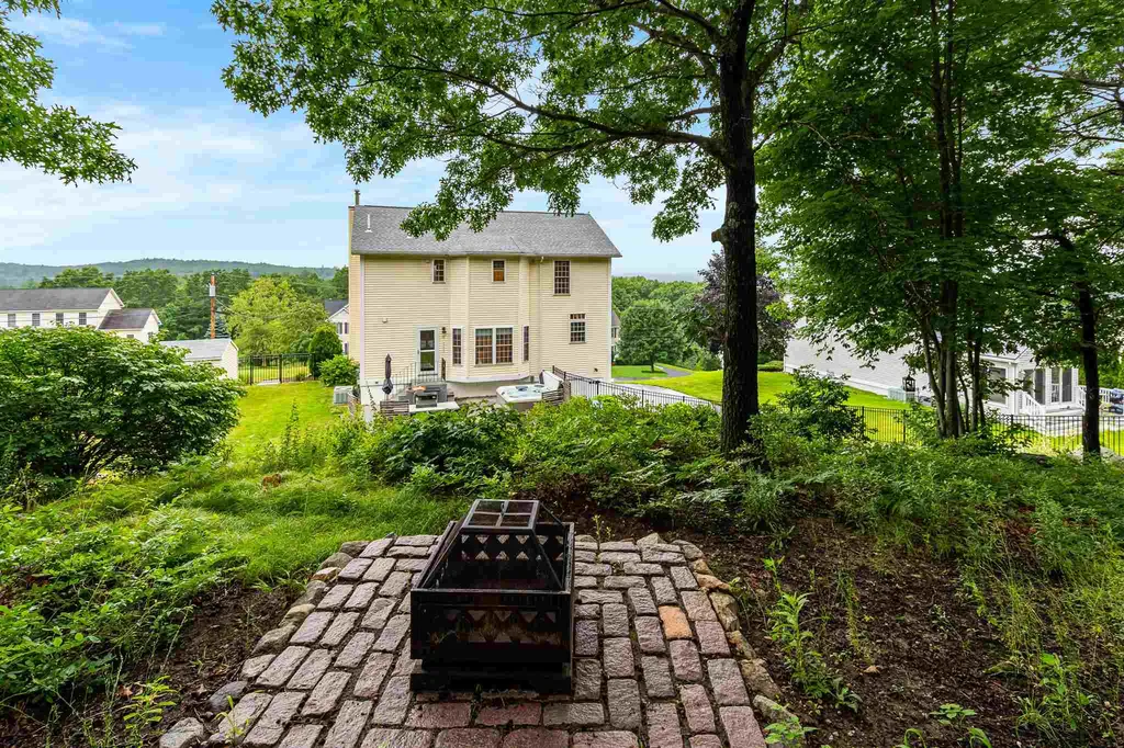 184 Rosegate Farm Drive Manchester NH 03109