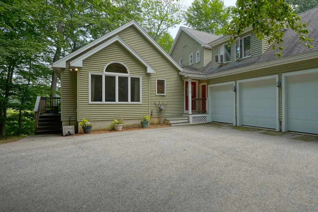 12 Shore Drive Greenland NH 03840